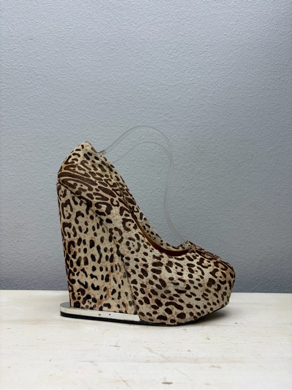 L.A.M.B. Dorothee Leopard Print Leather Wedge Heels Size 8.5 - Picture 3 of 8